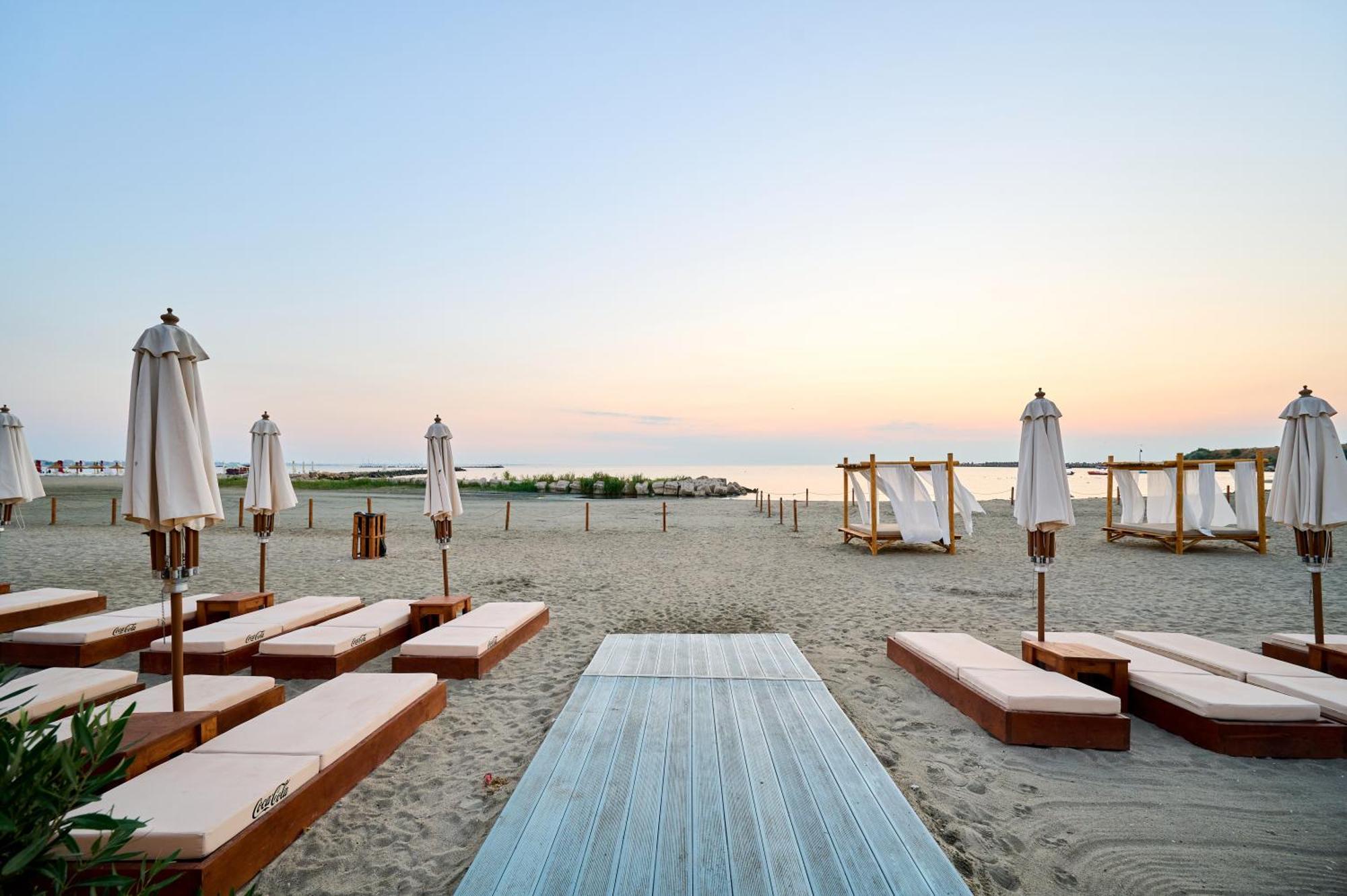 Hotel Malibu Mamaia Kültér fotó