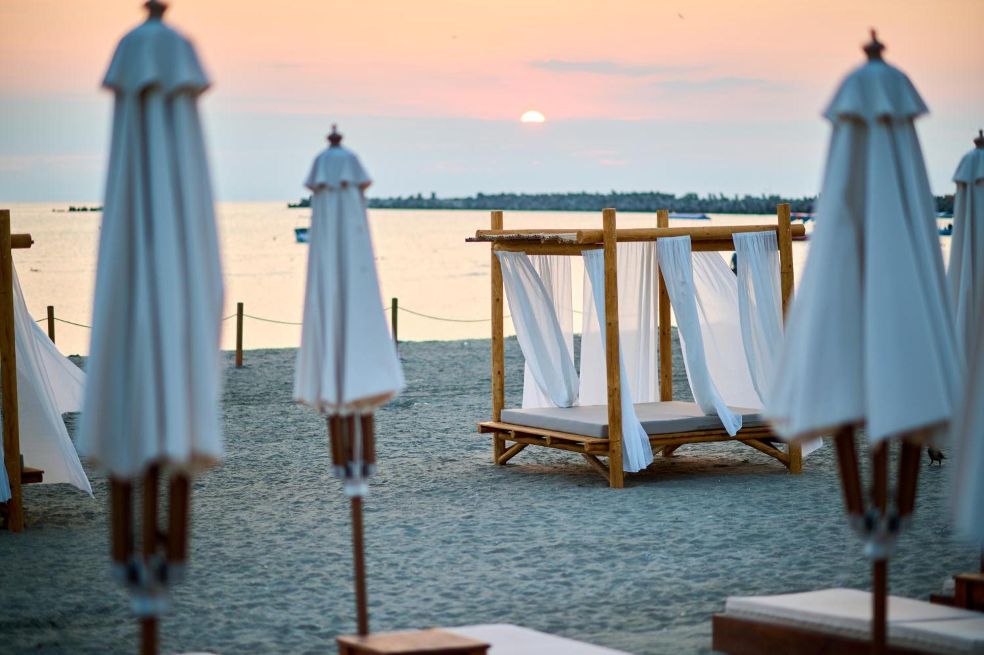 Hotel Malibu Mamaia Kültér fotó